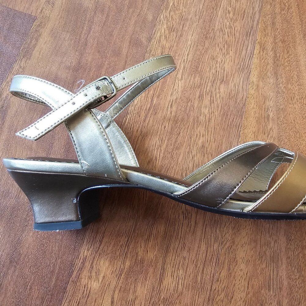 Leather sandals